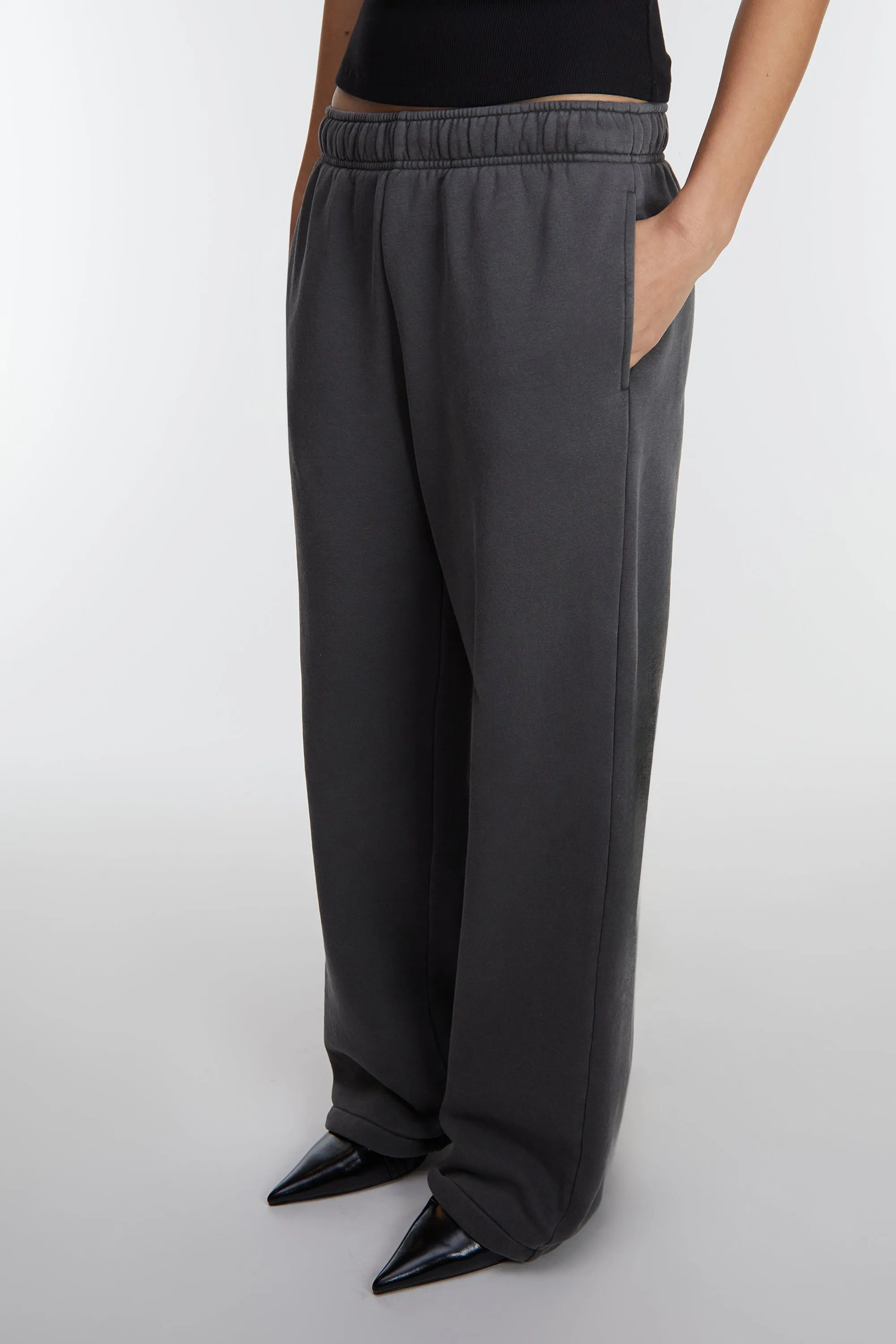 FLEECE STUDIO STRAIGHT LEG SWEATPANT