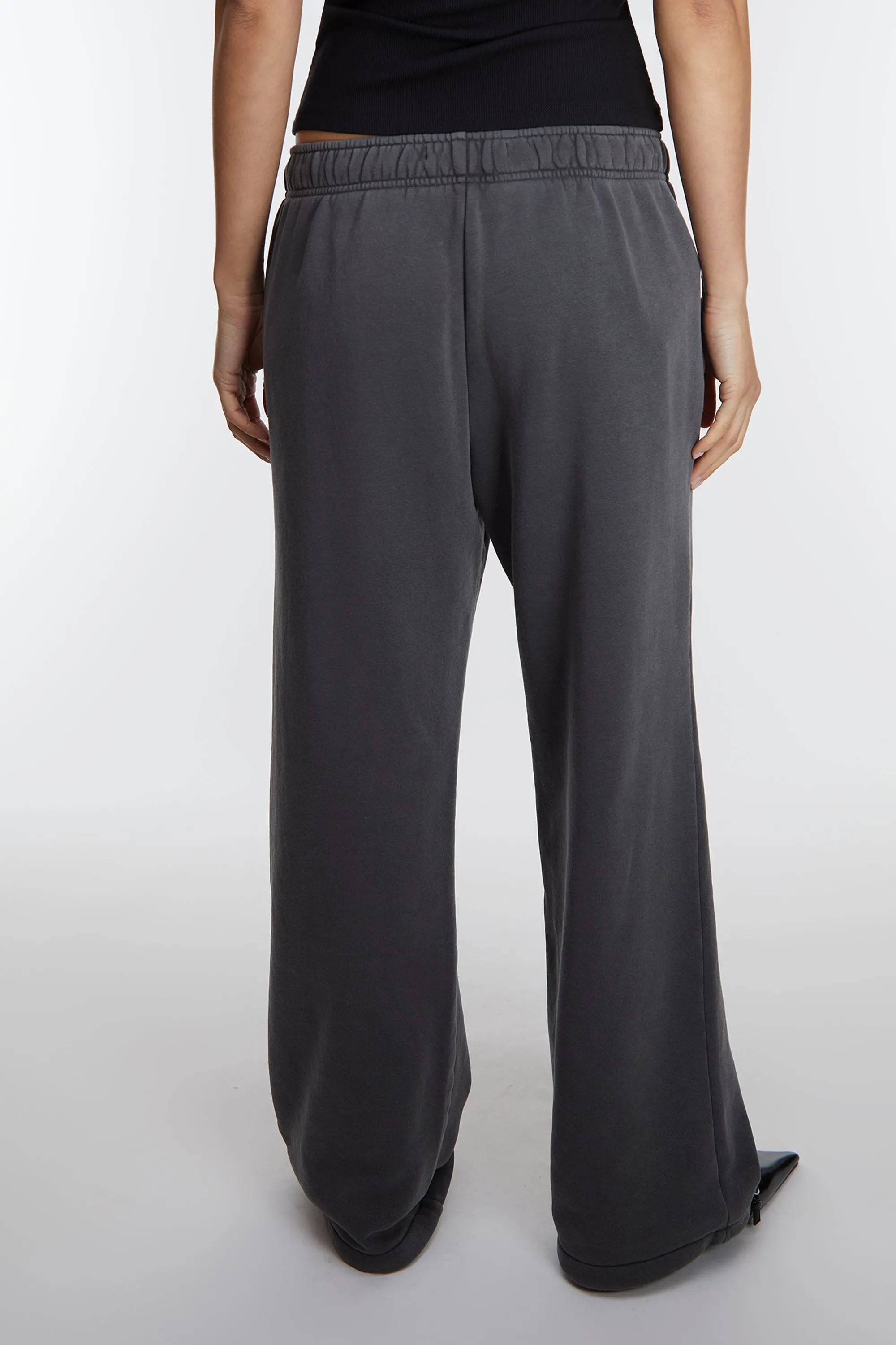 FLEECE STUDIO STRAIGHT LEG SWEATPANT