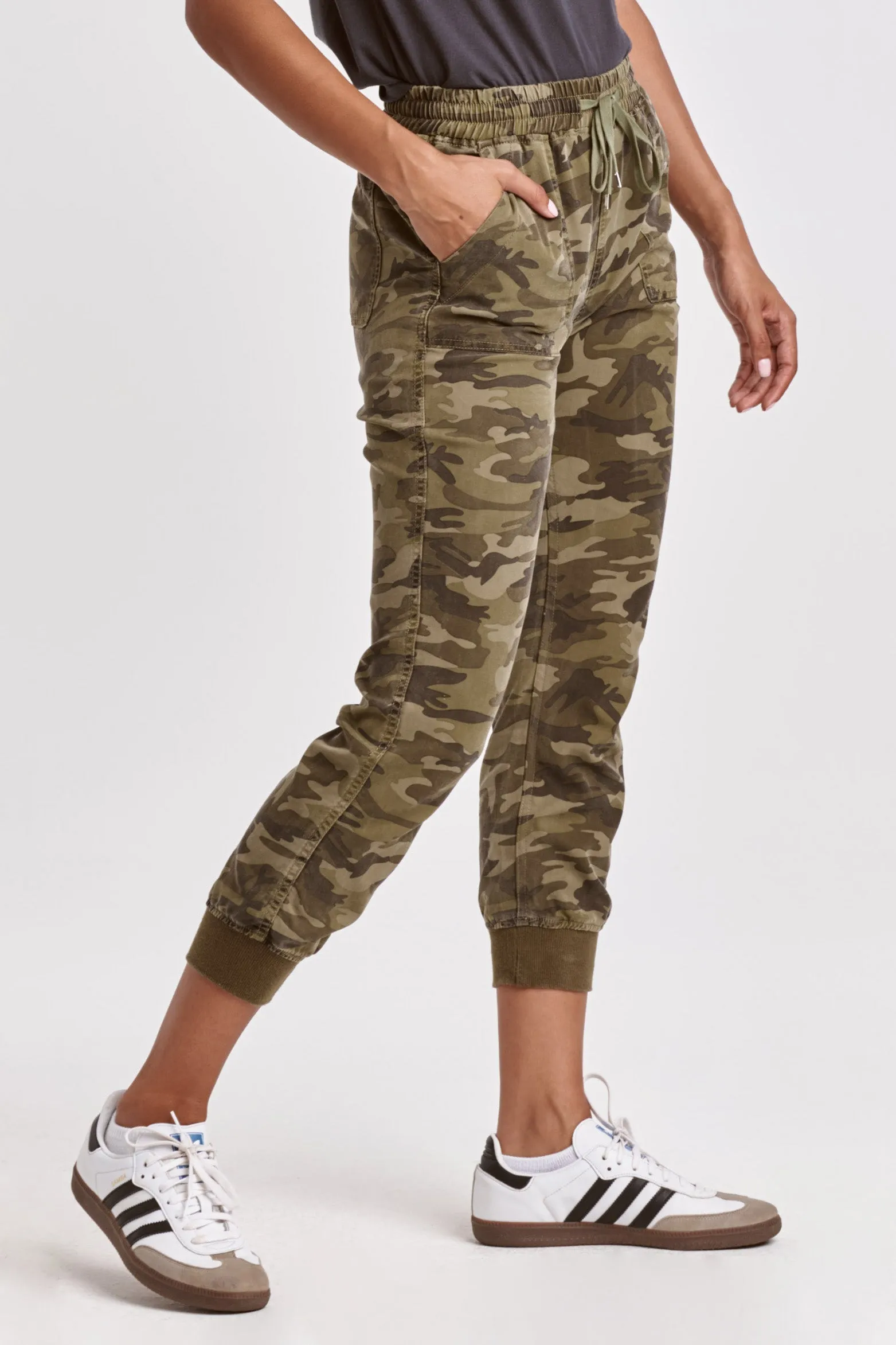 JACEY SUPER HIGH RISE CROPPED JOGGER PANTS HUNTER CAMO