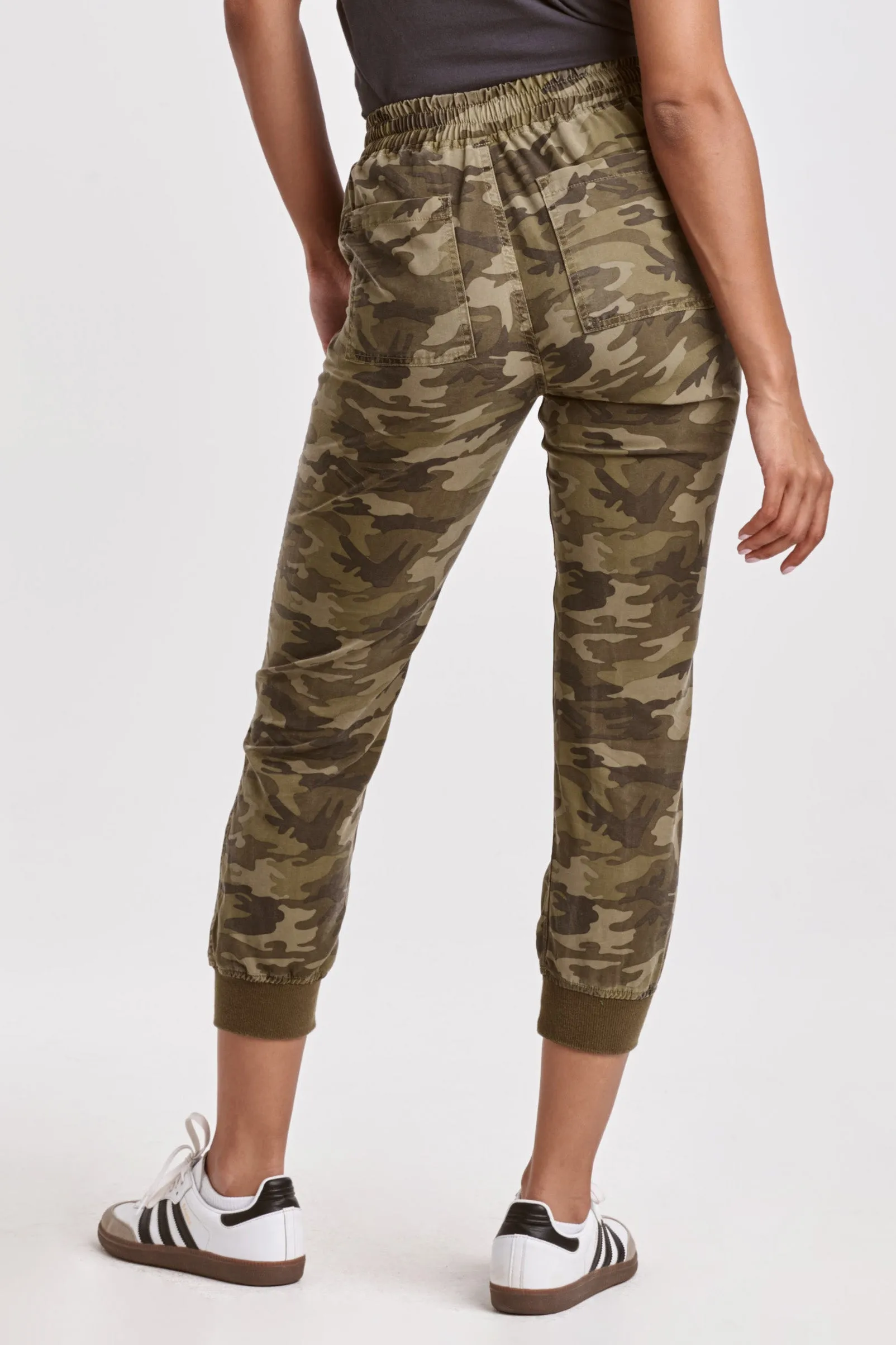JACEY SUPER HIGH RISE CROPPED JOGGER PANTS HUNTER CAMO