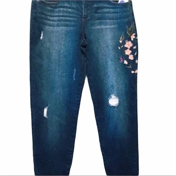 NEW Relaxed Fit Distressed Denim Jeans Embroidery