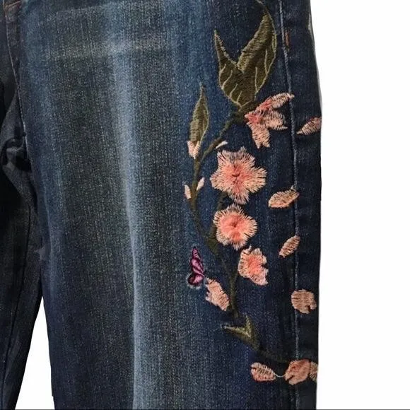 NEW Relaxed Fit Distressed Denim Jeans Embroidery