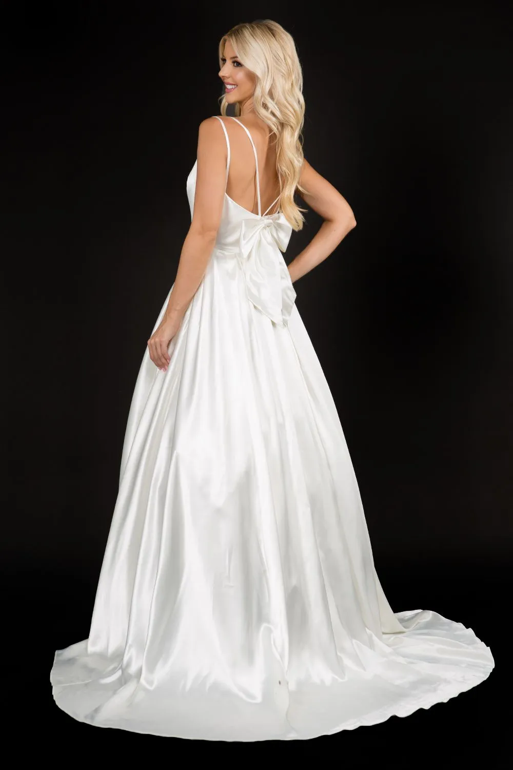 Nina Canacci 6549 size 6 Ivory Satin bow in back A line wedding dress bridal gown